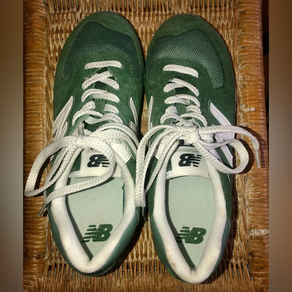 NEW BALANCE - Green & White Runners size 7 - Picture 2 of 6